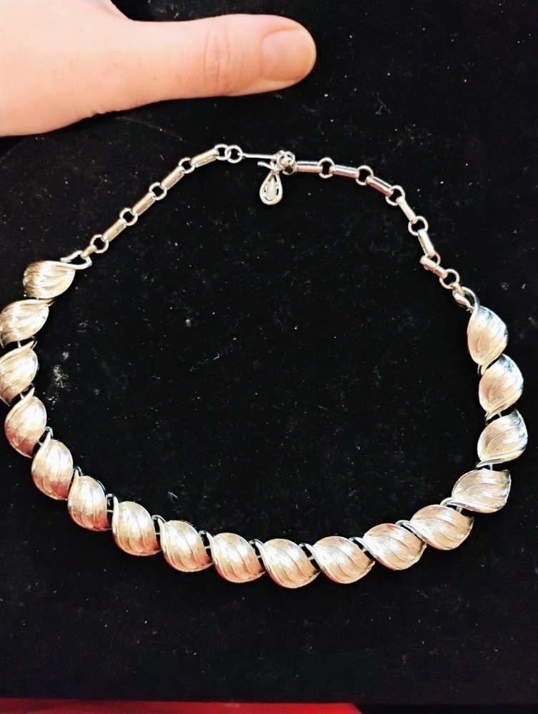 Vintage 18 inch Coro statement necklace