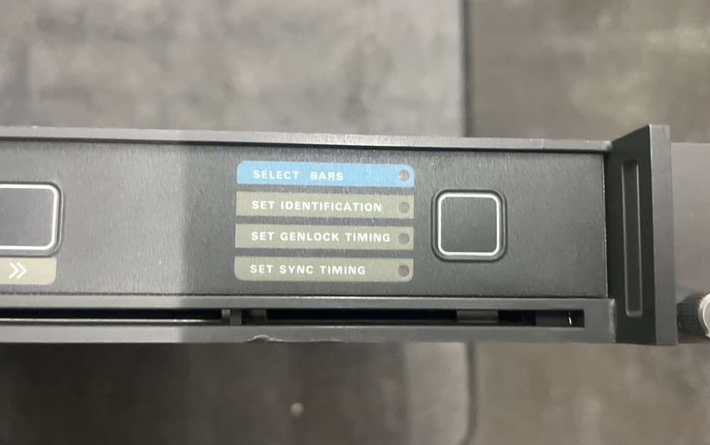 Tektronix SPG-271 (PAL SYNC GENERATOR) RACK MOUNT, NO CABLES