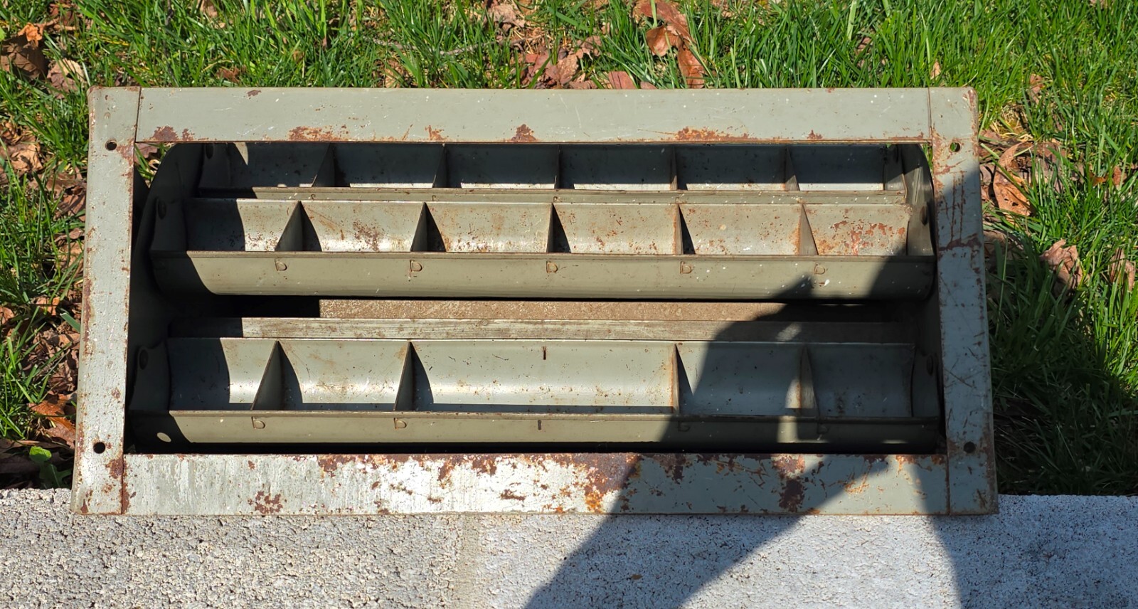 VINTAGE KARI-ALL METAL CAROUSEL PARTS HARDWARE KARI ALL PARTS ASSORTER ROTOBIN