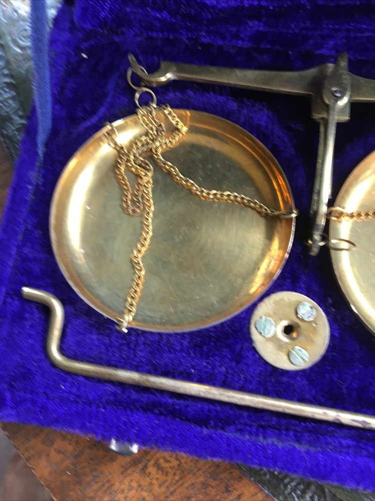 Small Vintage Weight Scales