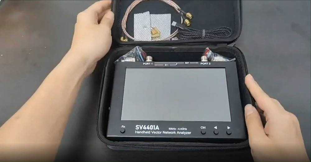 SV4401A 50KHz-4.4GHz VNA Vector Network Analyzer 100DB Dynamic 7 Inch Touch LCD