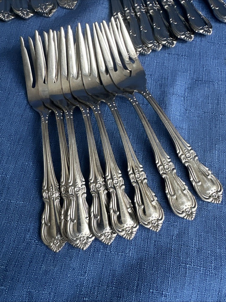 39 Pcs Salem Silversmiths VICTORIA Pattern Flatware Inv#40