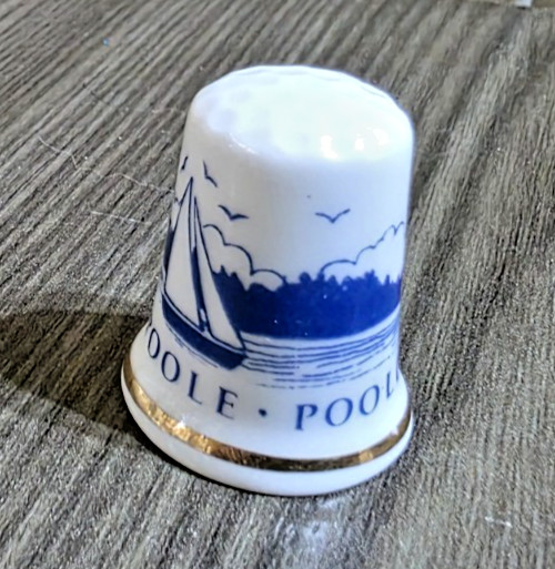 VINTAGE - CERAMIC THIMBLE - POOLE SOUVENIR