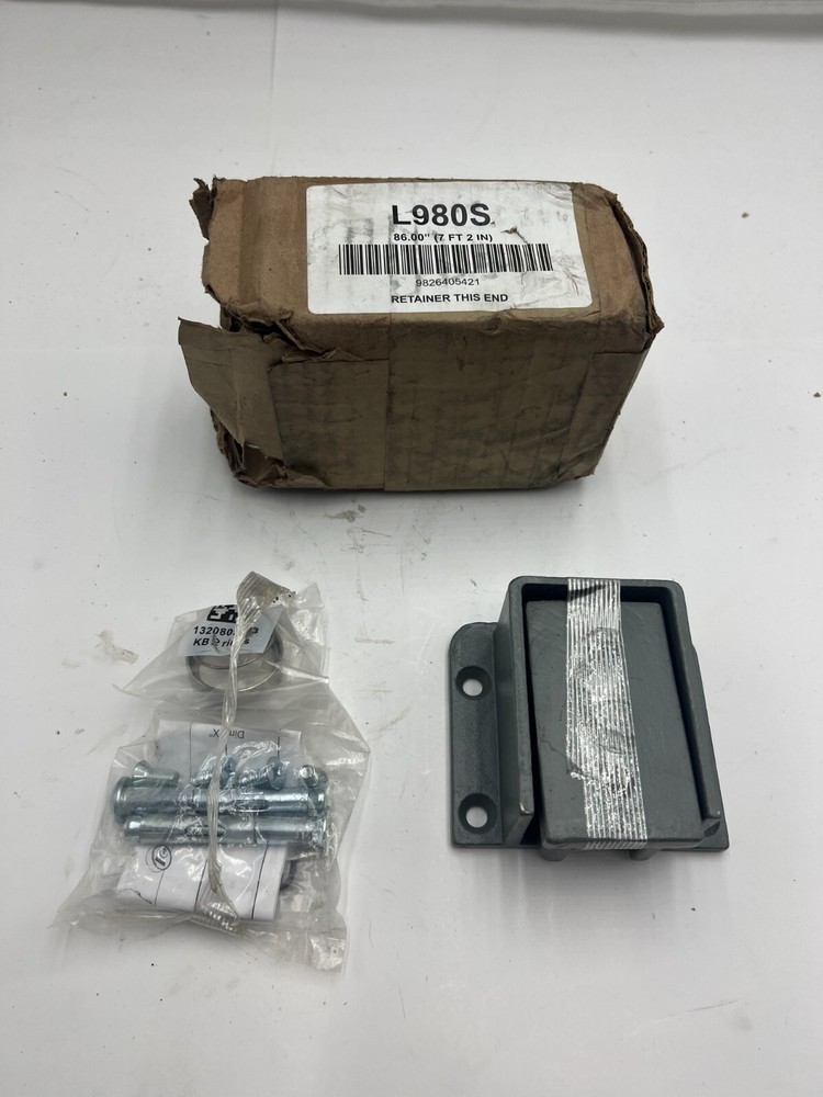 L980S Keyed Removable Mullion Material 86" (7 ft 2 in) Gray