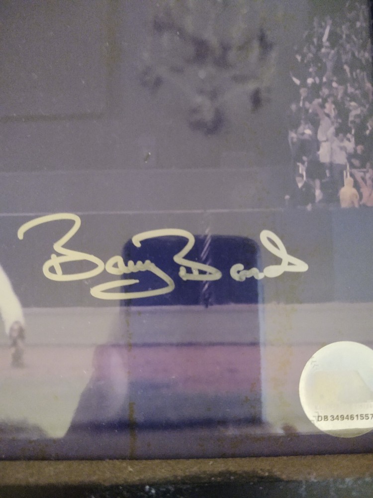 BARY BONDS SIGNED ICONIC 700 HR SHOT