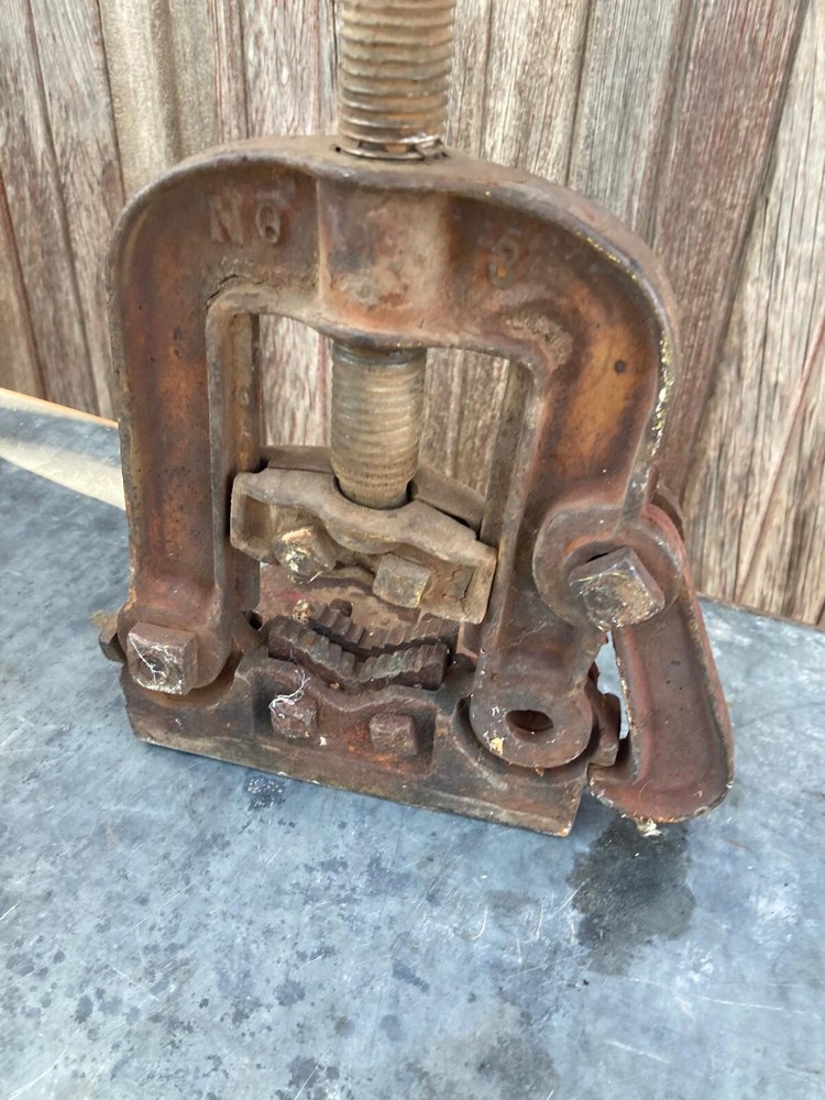 No. 3 Cast Iron Pipe Vise