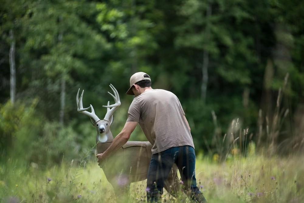 Realistic Lifelike 3D Buck Archery Target - Removable Head - Replaceable Insert