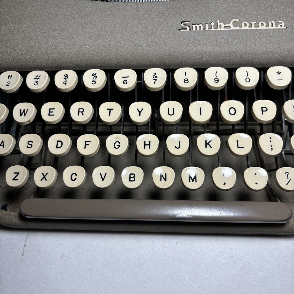SMITH-CORONA Sterling Portable Typewriter w/Case Untested JL
