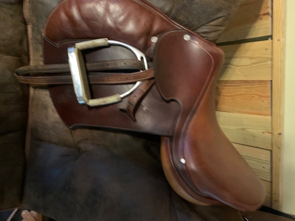 Hermes Essentielle English Saddle Size 16