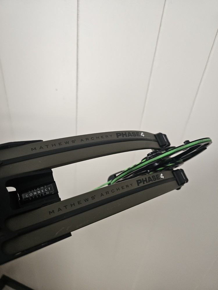 Mathews Phase 4 33 Compound Bow