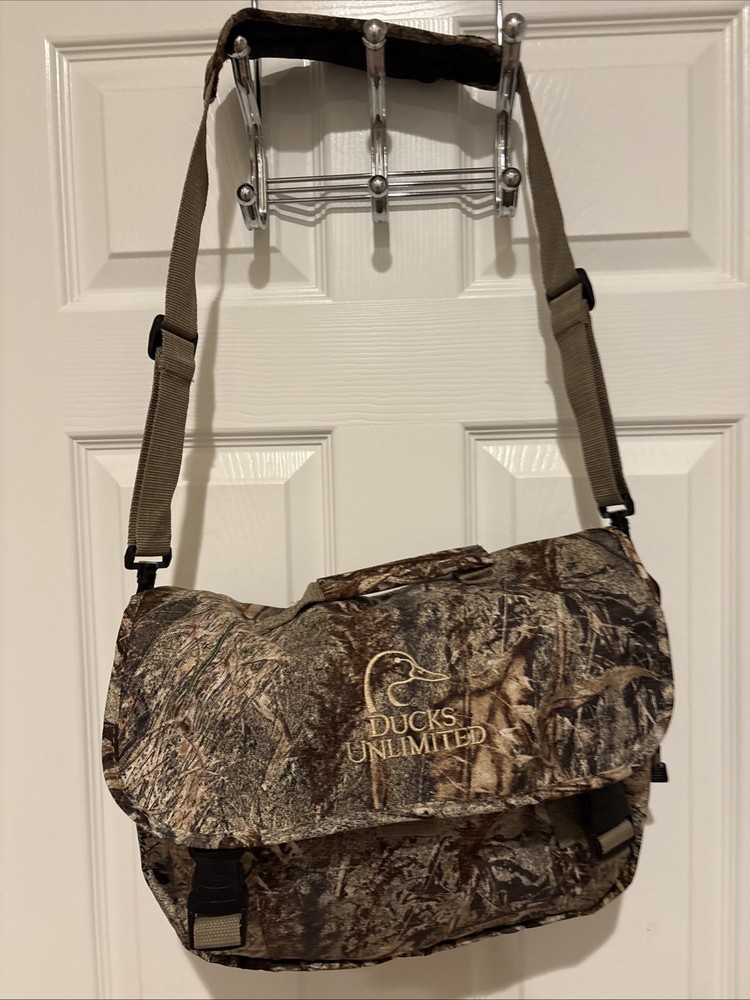 Avery Outdoors Ducks Unlimited Expandable Guide Bag