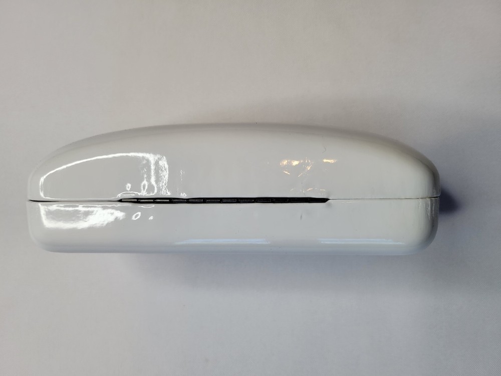 NINE WEST MEDIUM WHITE HARD SUNGLASS CASE