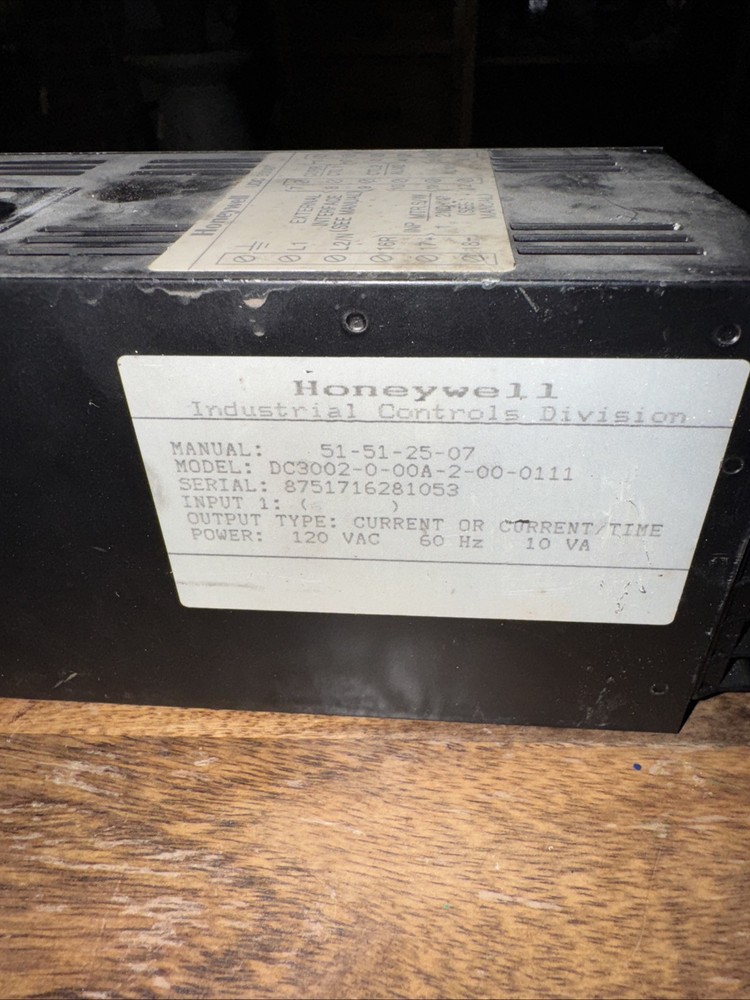 Honeywell DC3002-0-00A-2-00-0111 Temperature /Process Industrial Control, IRV