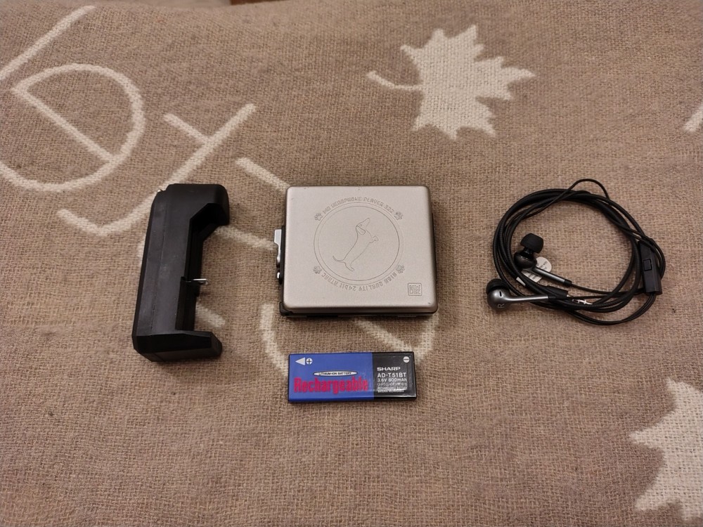 Sharp MD SS-322-N MiniDisk Headphone Player - Silver Fully Working Great Shape