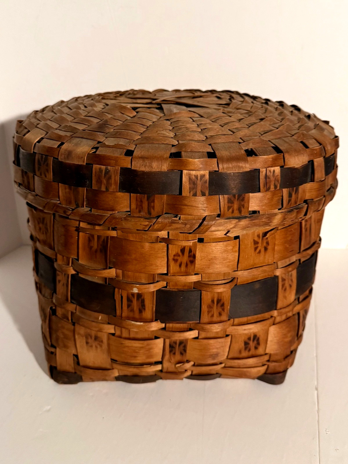 LARGE 19TH C 15” NORTHEASTERN, POSSIBLY CT MOHEGAN, POTATO STAMP COVERED BASKET