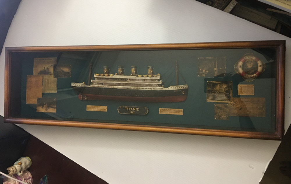 Titanic 1912 3D Shadow Box Ship on Glass Display Case (DAMAGED CORNER)