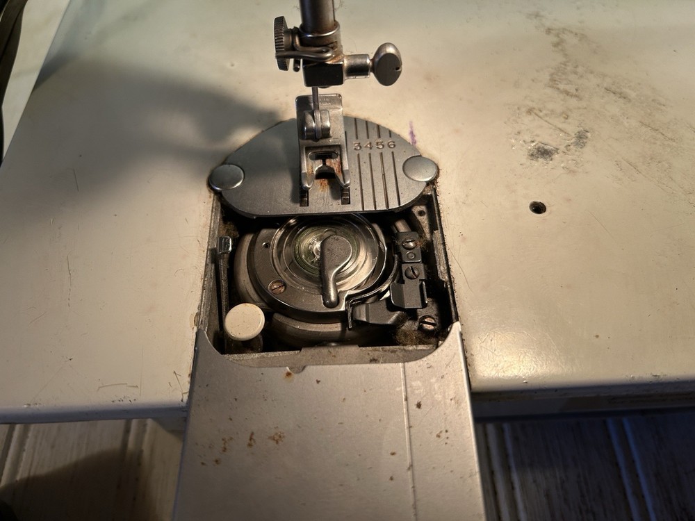 Singer Model 603E Sewing Machine - Touch & Sew - With Pedal - Working, Needs TLC