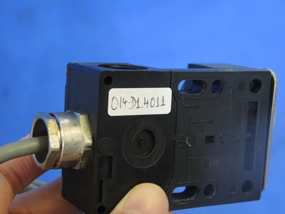 Schmersal AZ 15 zvr Safety interlock switch with key + 7' cable