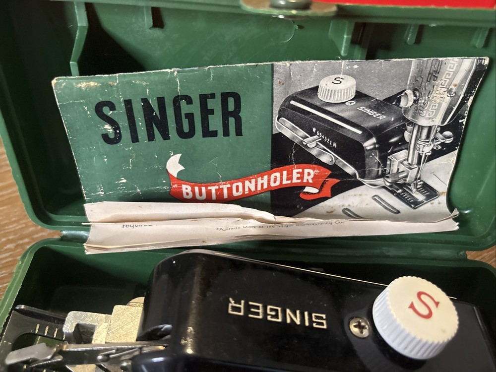 Singer Sewing Machine Button Hole Attachment VINTAGE Hand Held with Case (B2)