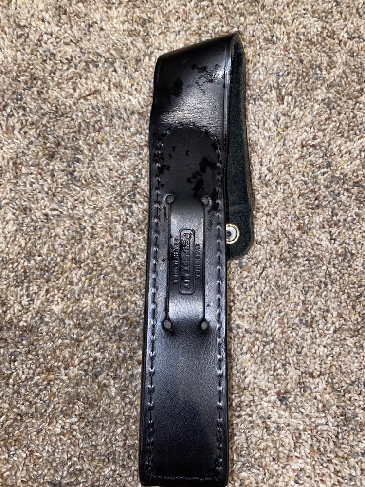 Perfect Fit Leather Flashlight Holder