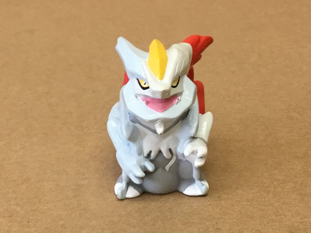 B.2012 Pokemon Finger Puppet Red Kyurem Figure Catch Them All Nintendo Bandai