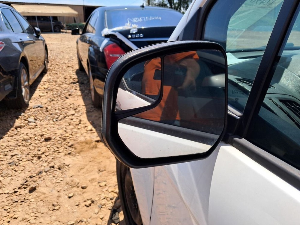 TRANSCNCT 2017 Glove Box 4783078