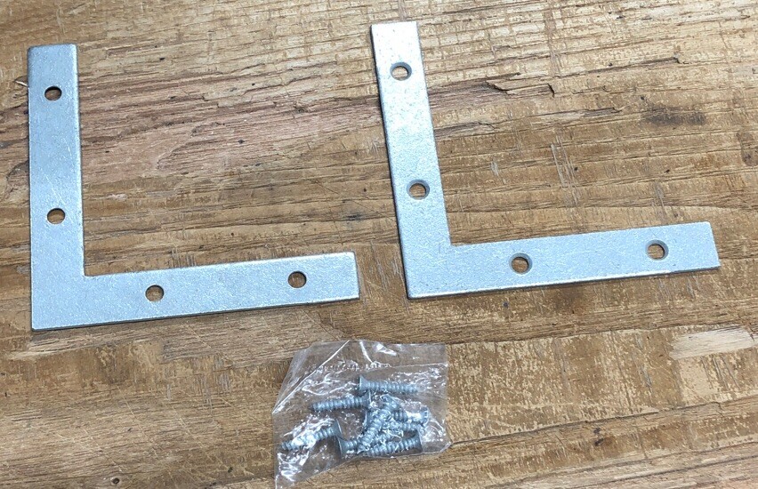 New Eagle 4" Flat Corner Iron-Gal Vanized Package Qty:2 Item No: 11124.