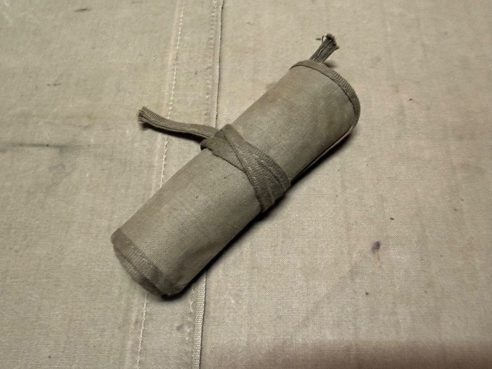 ORIGINAL WWII US ARMY INFANTRY PERSONAL SEWING KIT ROLL