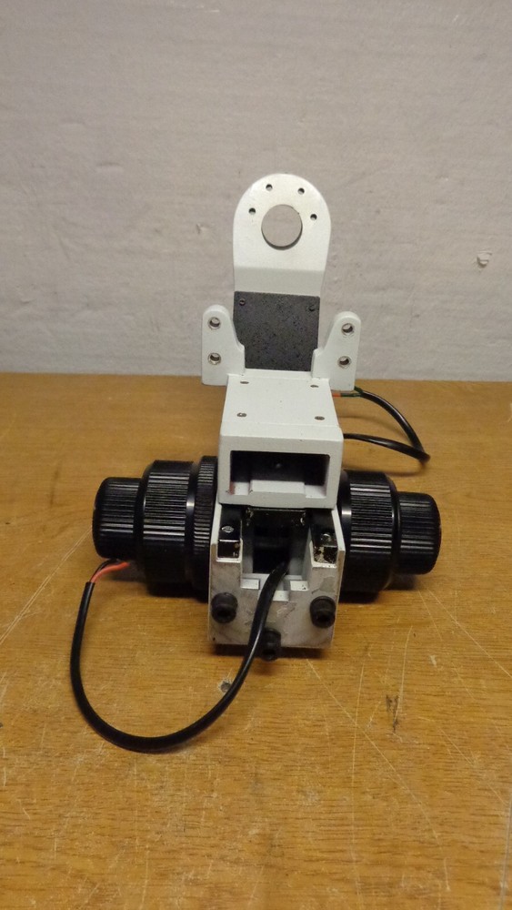 MICROSCOPE Y Z lift assembly