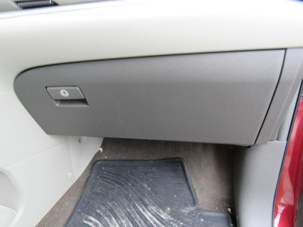 SIENNA    2018 Glove Box 1064389