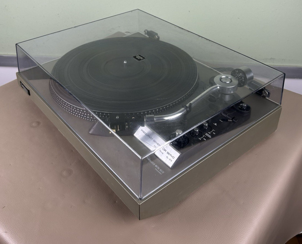 TECHNICS SL-23 TURNTABLE