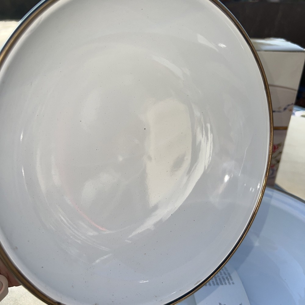 French Fluer 3 quart covered casserole pan