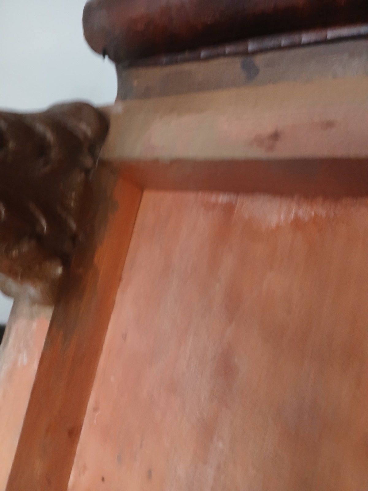 Vintage Townsend Grand Rapids French Provincial Leather Top