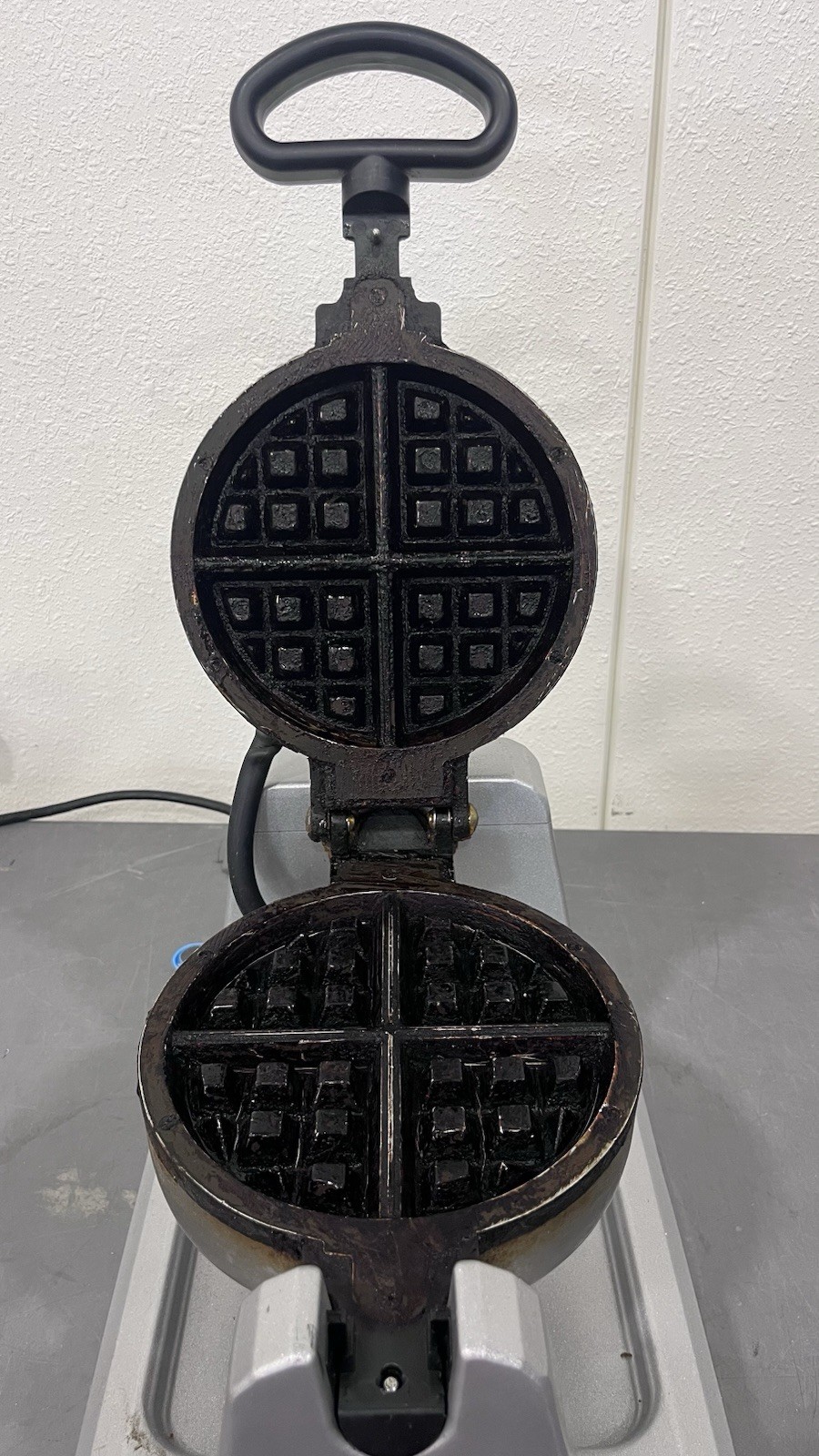 WARING COMMERCIAL BELGIAN WAFFLE MAKER WW180X *READ