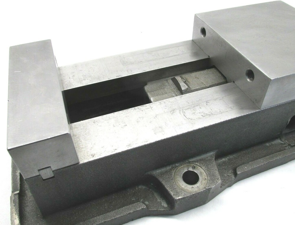 KURT ANGLOCK 6" MILLING MACHINE VISE - #D60