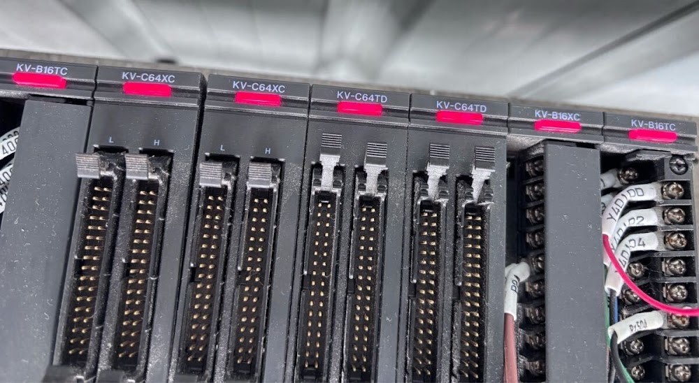 KEYENCE KV-5500 PLC Programmable Controller & Modules KV-B16XC KV-C64XC USED