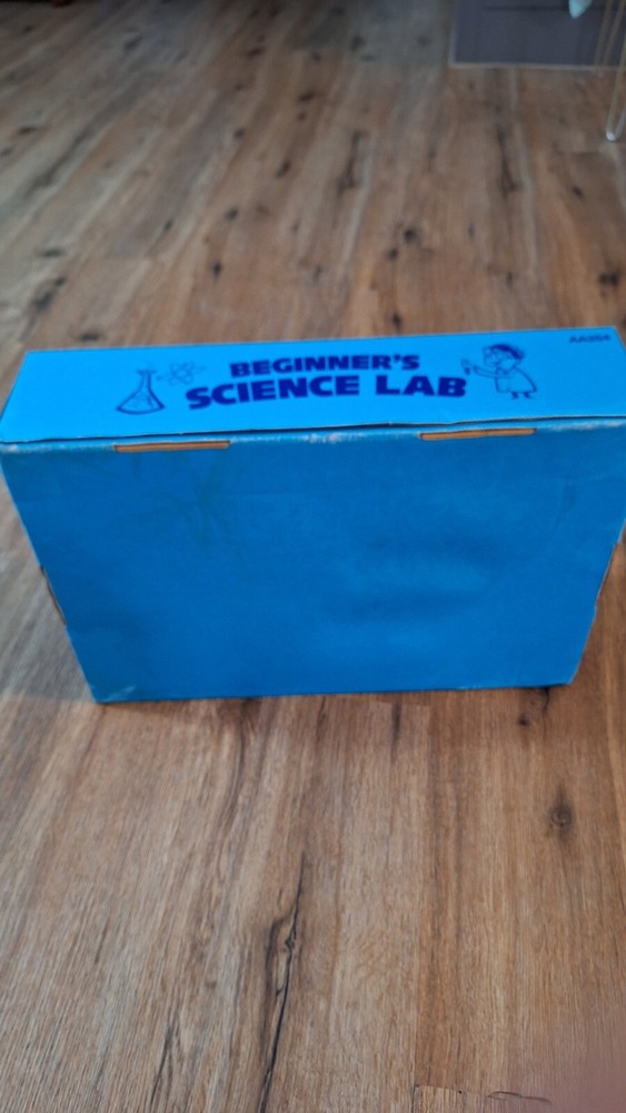 Lakeshore Beginner's Science Lab 12 Experiments AA254