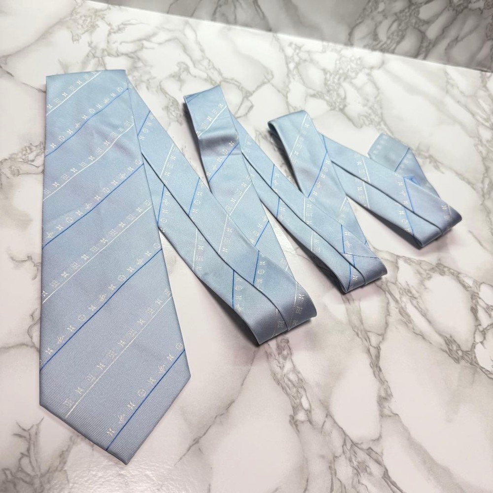 Louis Vuitton 100% Silk Monogram Tie Elegant Used