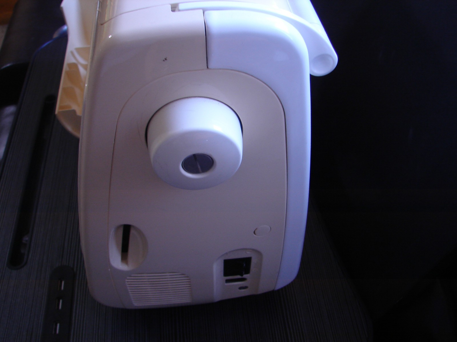 Singer Quantum XL-100 Sewing Machine W/Foot Pedal Power Cord & Accessories