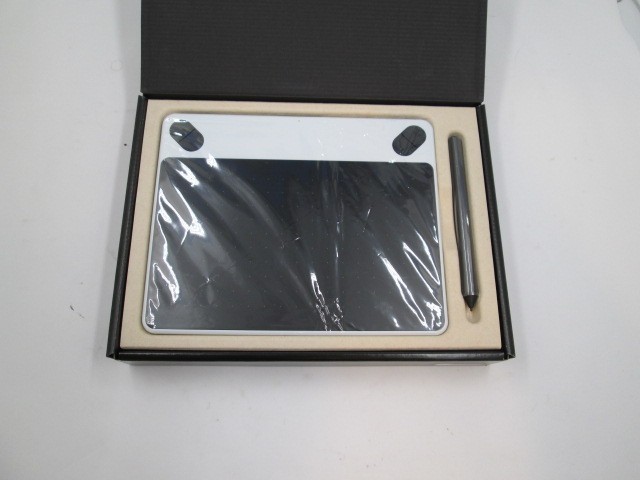 WACOM INTUOS DRAW Creative Pen Tablet CTL-490 Open Box