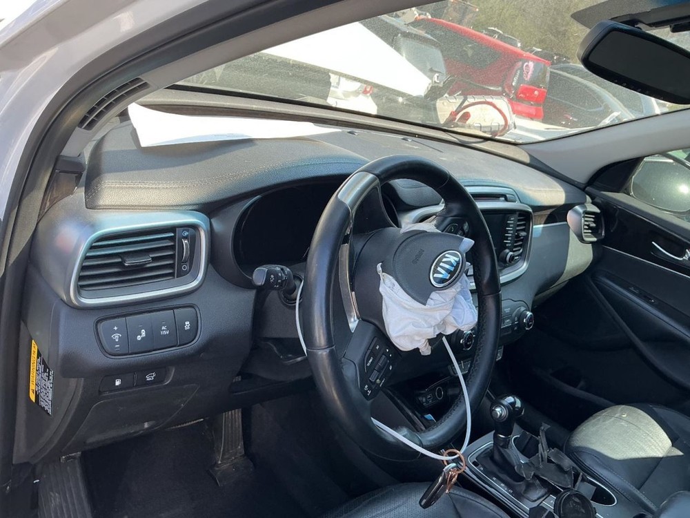 SORENTO 2016 Glove Box 5003655