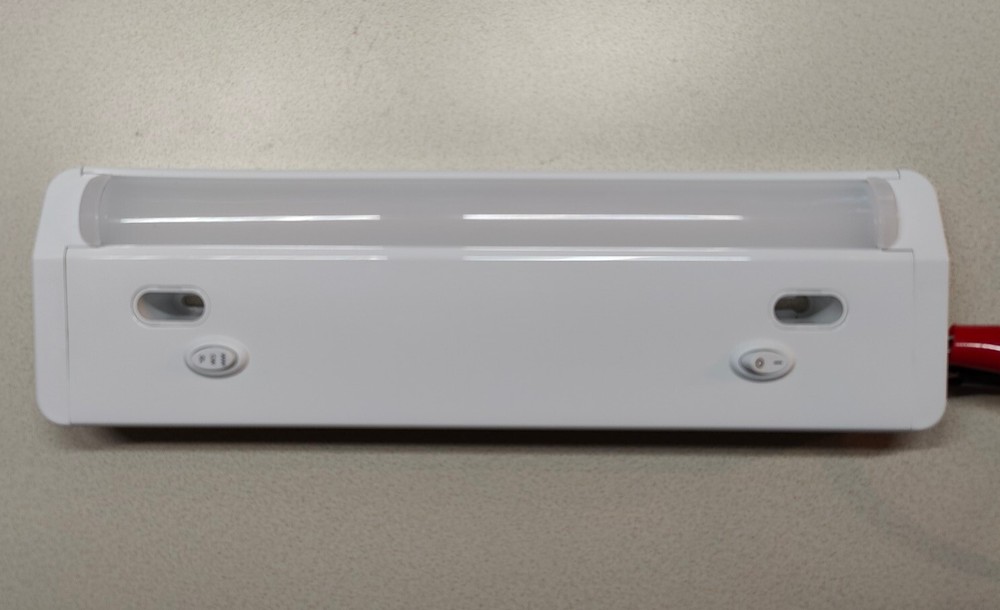 ULTRA PROGRADE ProLink Plugin 12" LED White Under Cabinet Light. No Plugin Cable