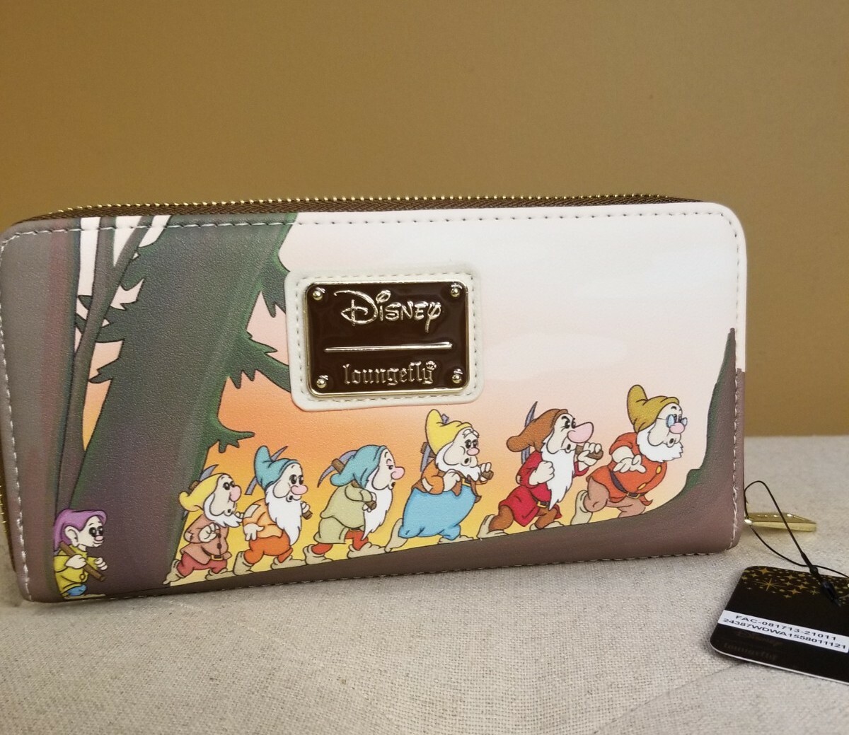 Loungefly Disney Princess Snow White & The Seven Dwarfs Wallet zip around NEW