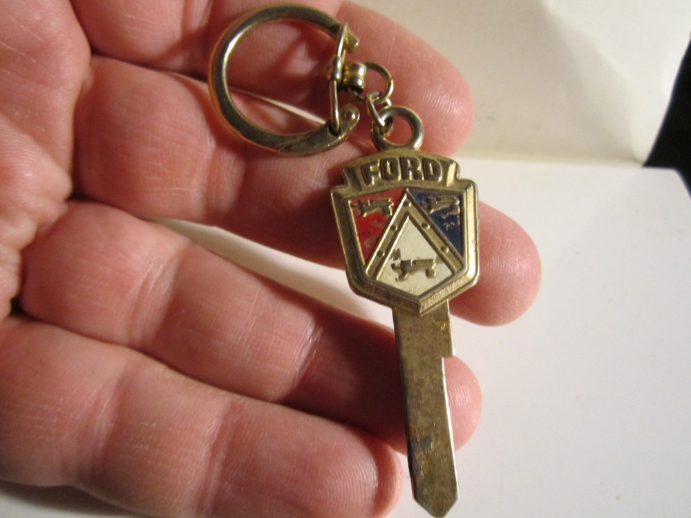 VINTAGE FORD KEY ON KEY RING - OFC-D1