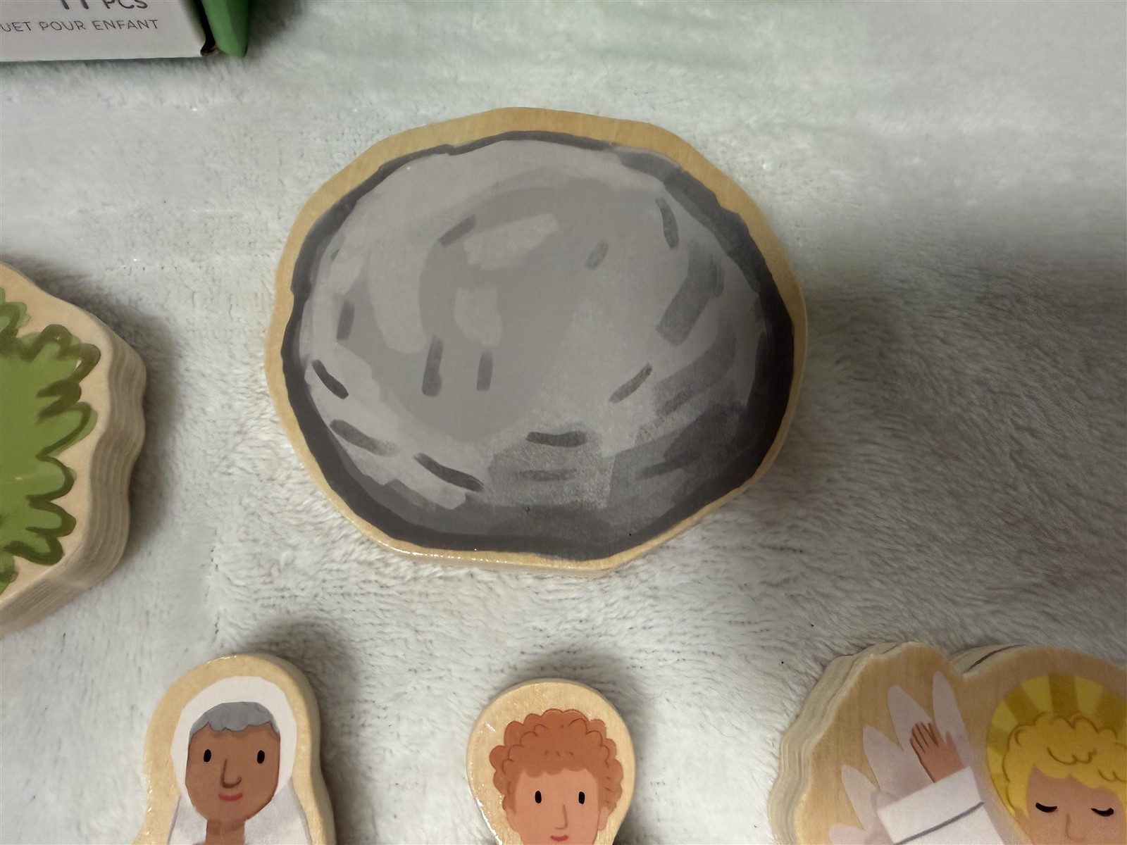 HALLMARK JESUS LIVES WOOD PLAY SET 11 PIECE WITH BIBLE STORY BOOKLET