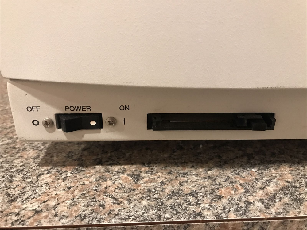 Hitachi U-2010 Spectrophotometer