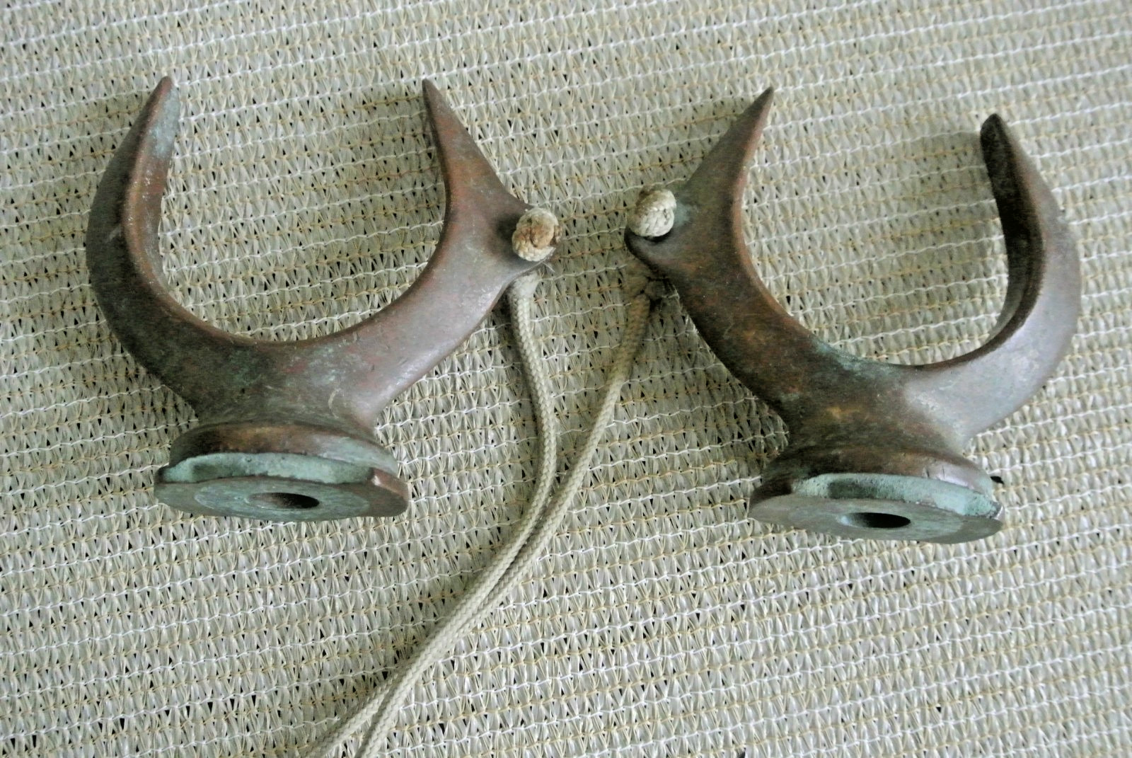 VTG Oarlock? Bronze Oar Locks Pair w/ Flat Mount Sockets