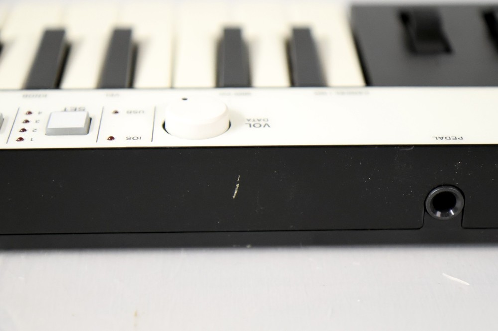 IK Multimedia iRig Keys 37-Key Mobile MIDI Keyboard Controller - Untested