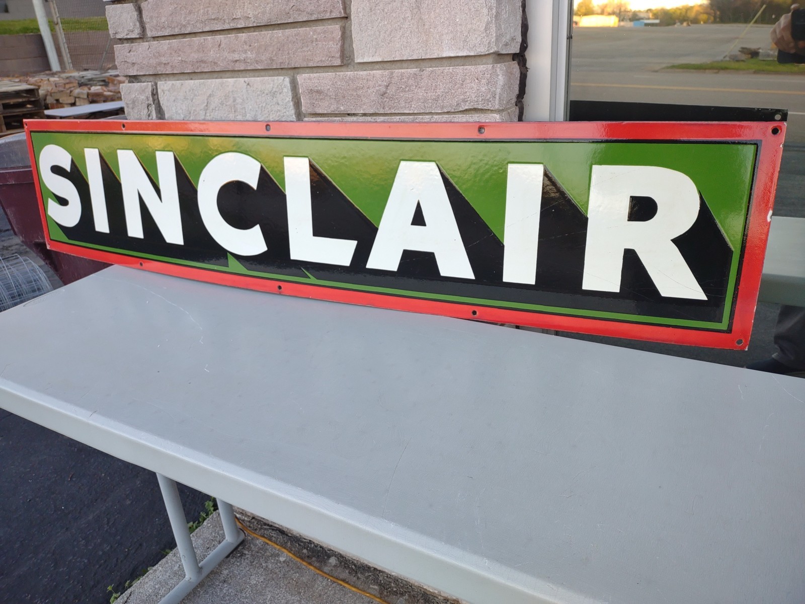 VINTAGE RARE LARGE SINCLAIR GASOLINE) 1-PIECE PORCELAIN DEALER SIGN (6FT LONG)