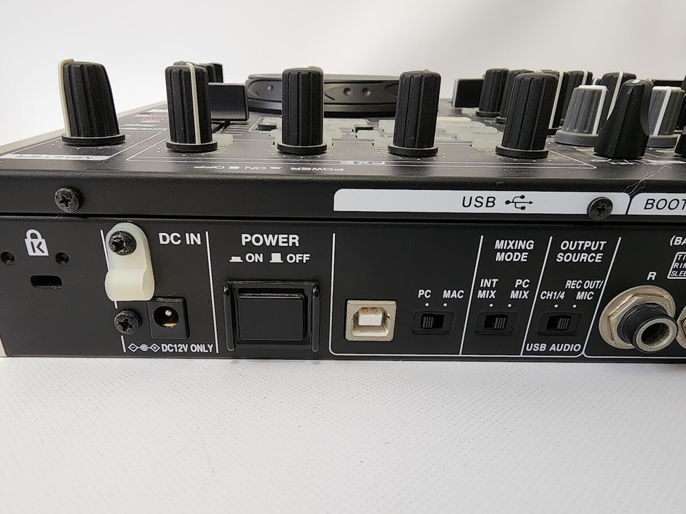 DENON DN-MC6000 4ch DJ Controller Mixer Traktor Virtual 4-Channel Black